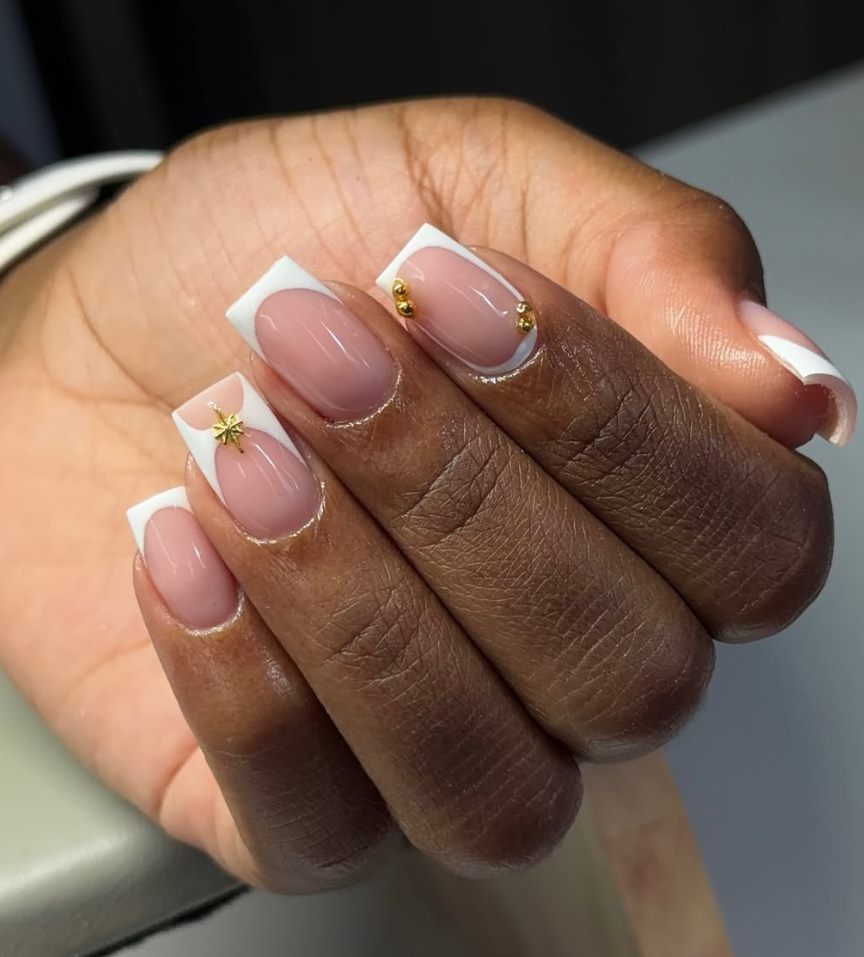 Pose demi-capsule — prestation réalisée par NUA NAILS Tech aux Abymes