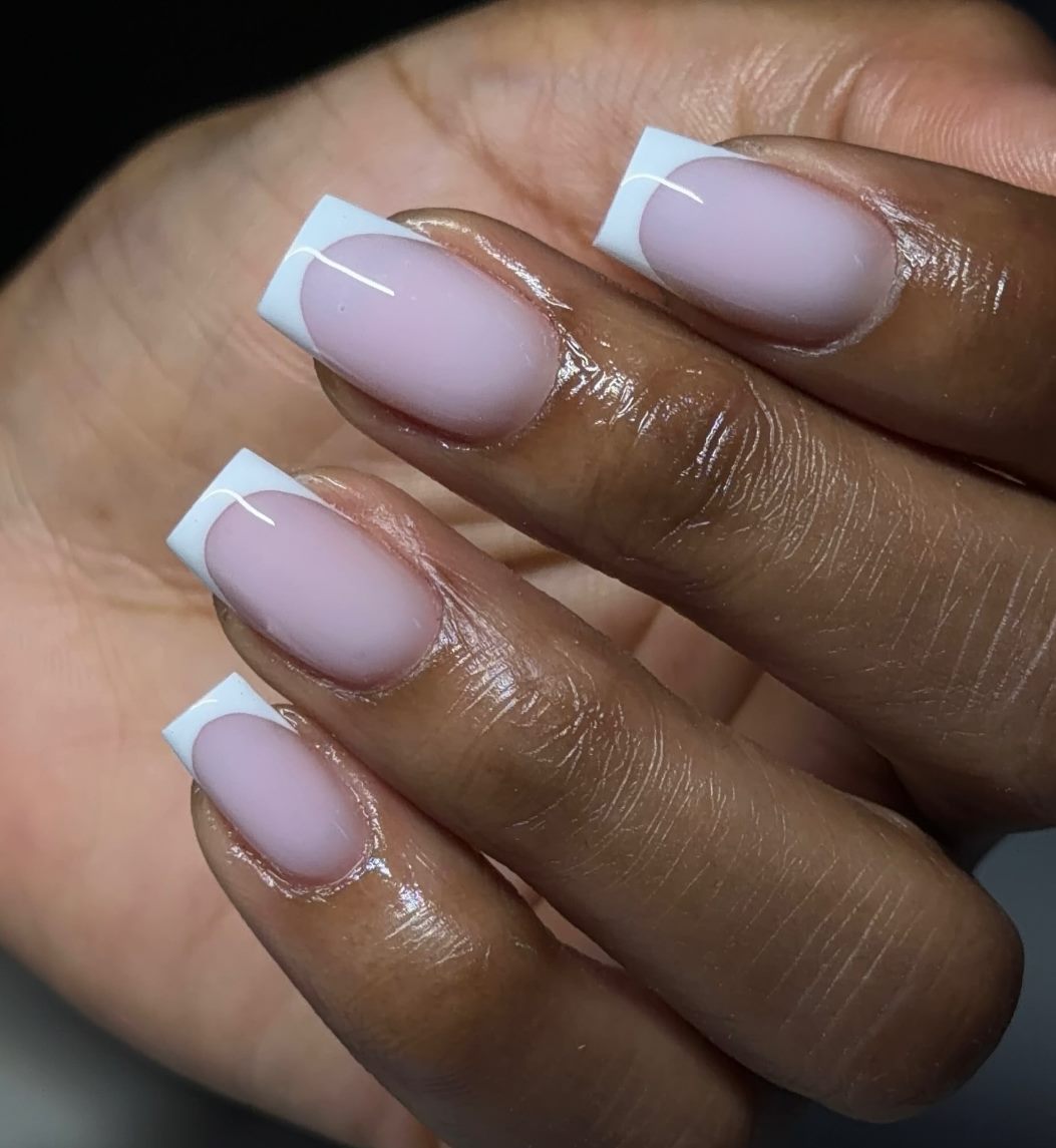 Renforcement sur ongles naturels — prestation réalisée par NUA NAILS Tech aux Abymes