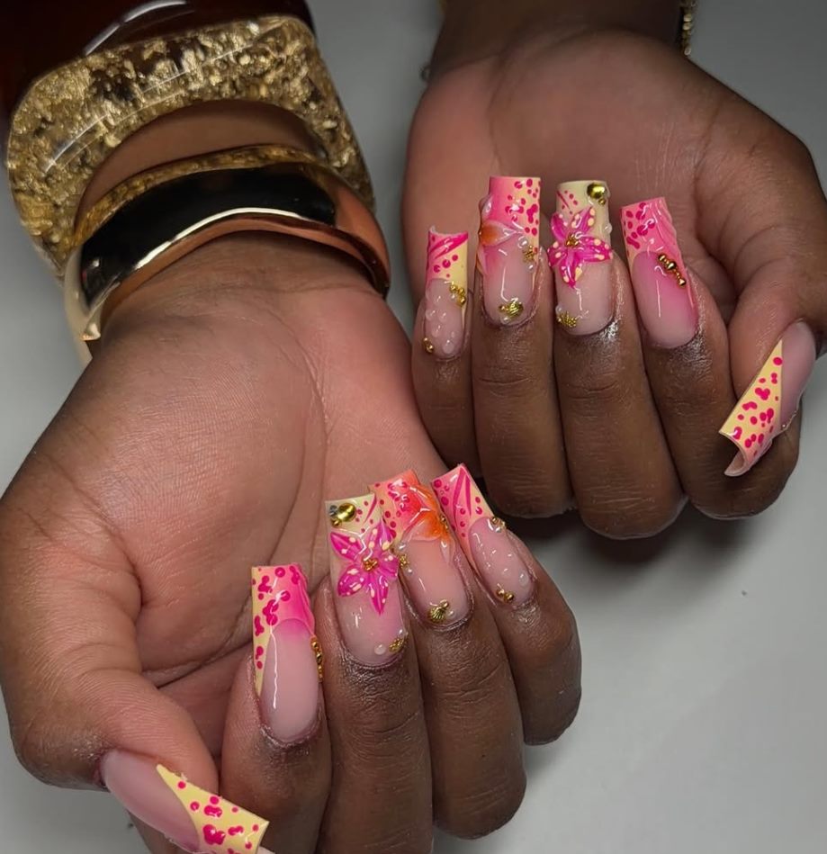 Fleurs & motifs en relief 3D — prestation réalisée par NUA NAILS Tech aux Abymes